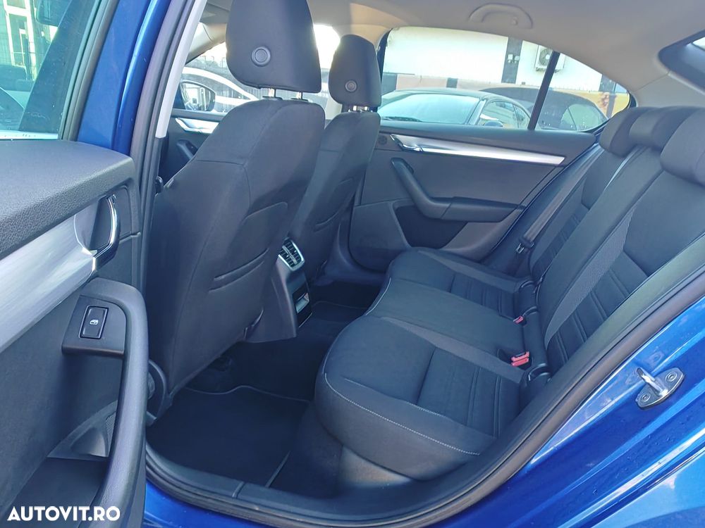 Skoda Octavia 1.6 TDI DSG Style - 9