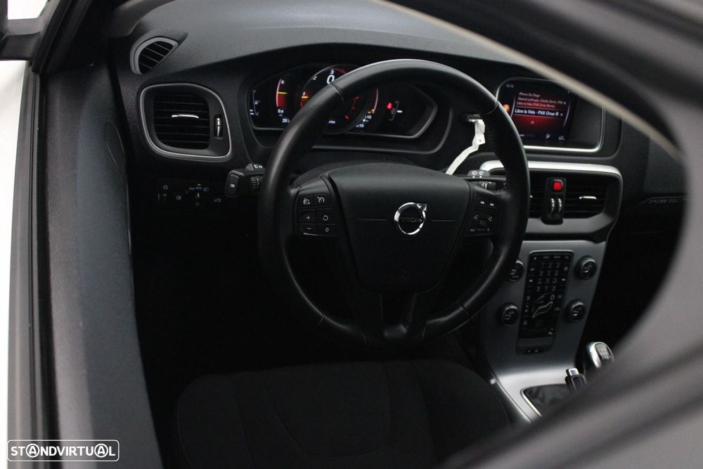 Volvo V40 Cross Country 2.0 D3 Momentum - 33