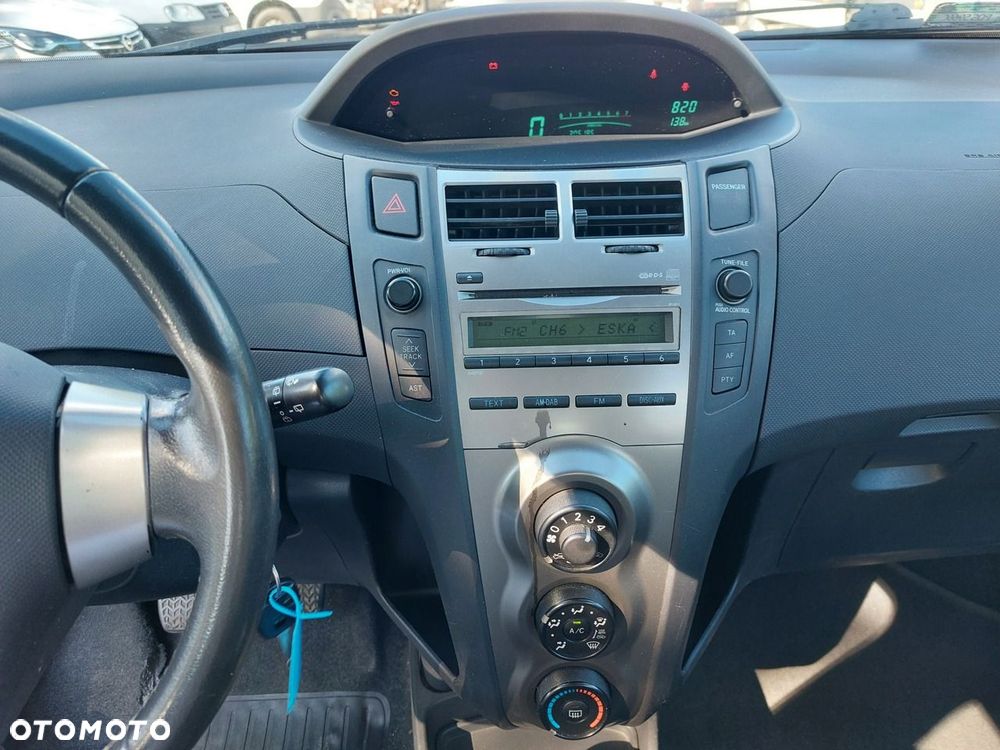 Toyota Yaris - 17
