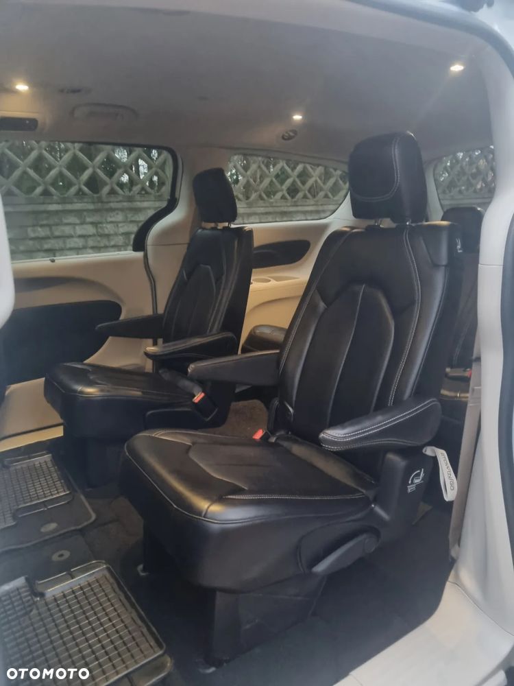 Chrysler Pacifica - 24