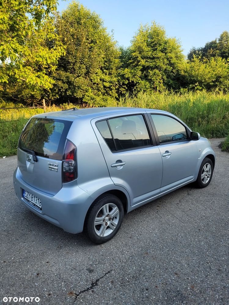 Daihatsu Sirion - 3