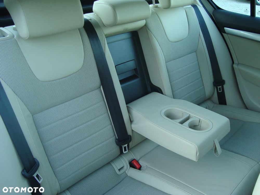 Skoda Octavia 1.6 TDI DPF Elegance - 30