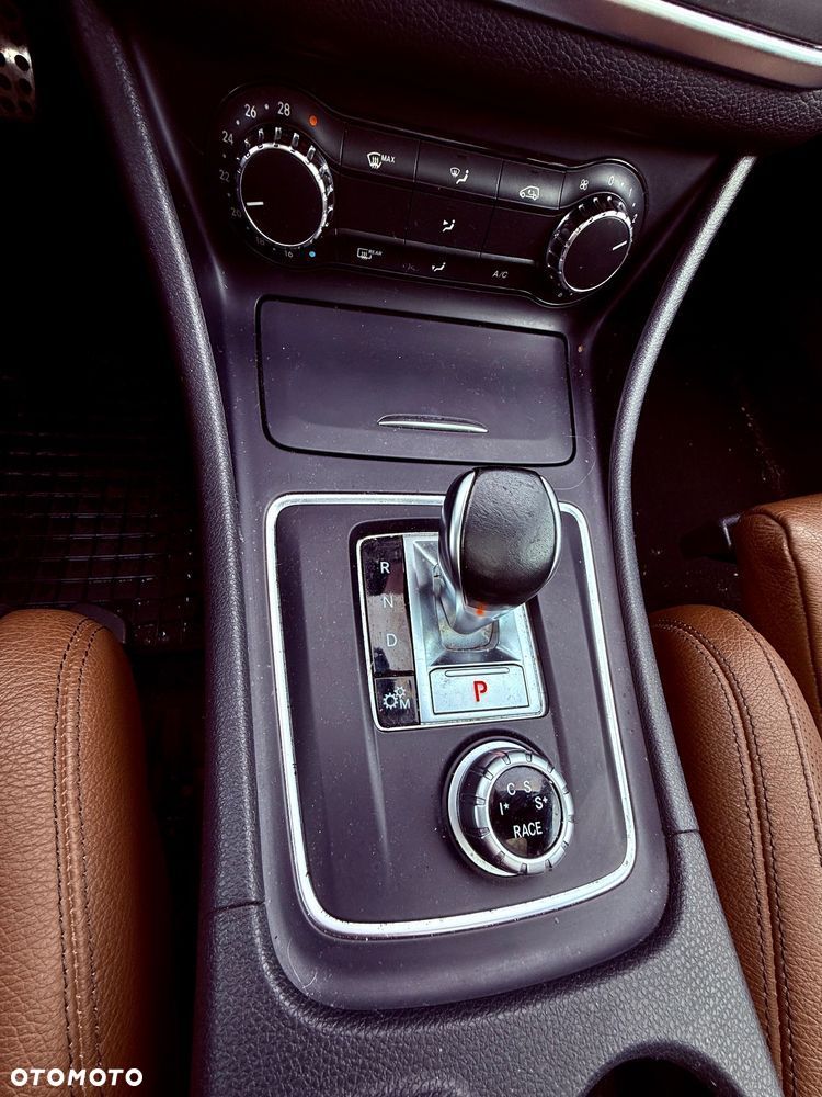 Mercedes-Benz GLA - 22