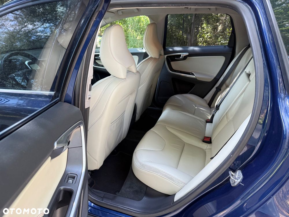 Volvo XC 60 D4 Drive-E Ocean Race - 27