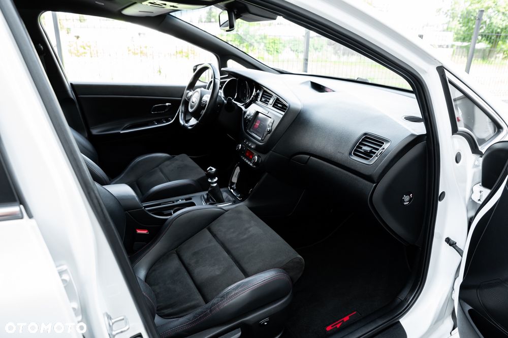 Kia Ceed 1.6 T-GDI GT - 22