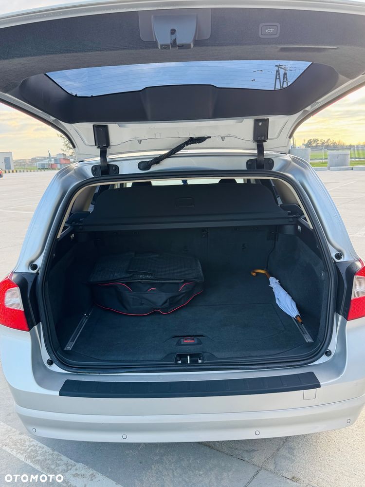 Volvo V70 2.5T Summum - 16