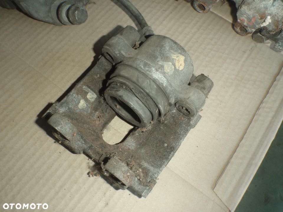 zacisk jarzmo hamulcowe bmw e46 - 10