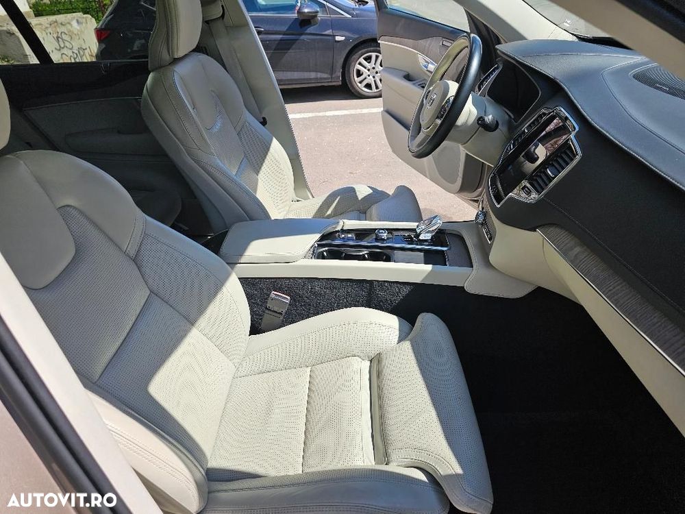 Volvo XC 90 - 9