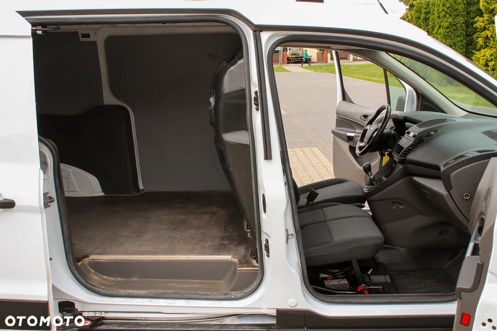 Ford Connect MAX - 37