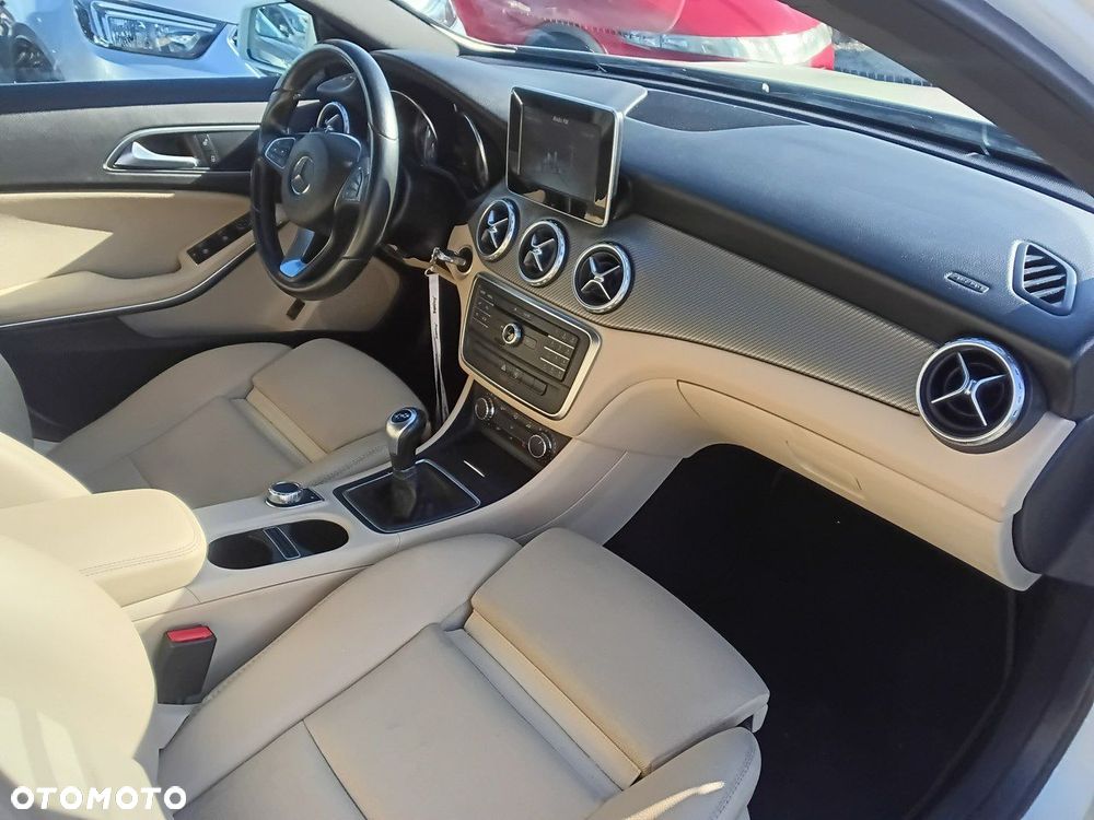 Mercedes-Benz GLA - 9