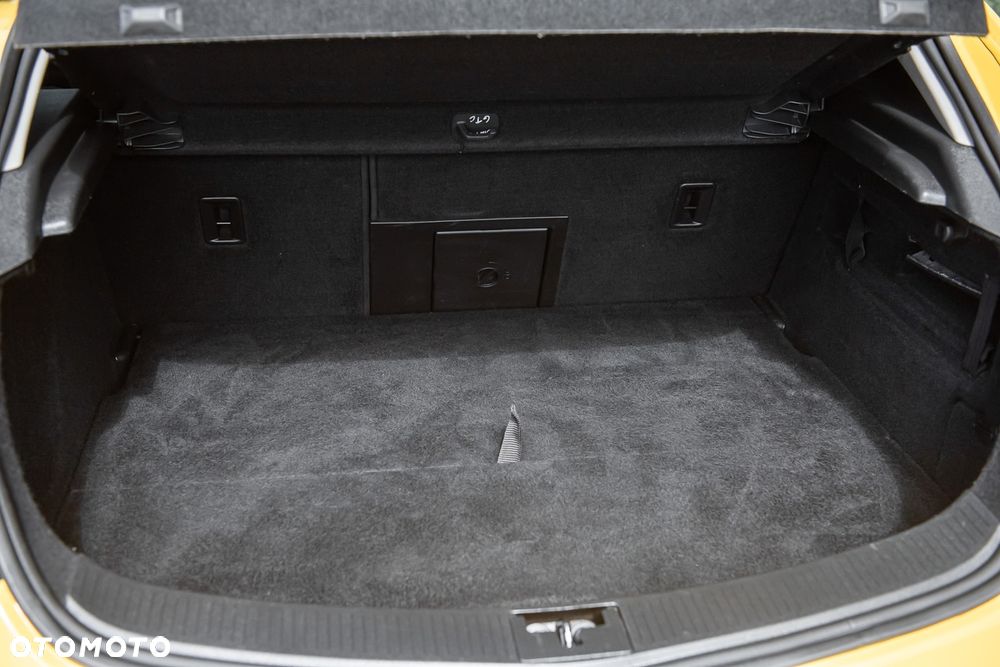 Opel Astra 1.6 T Cosmo - 25