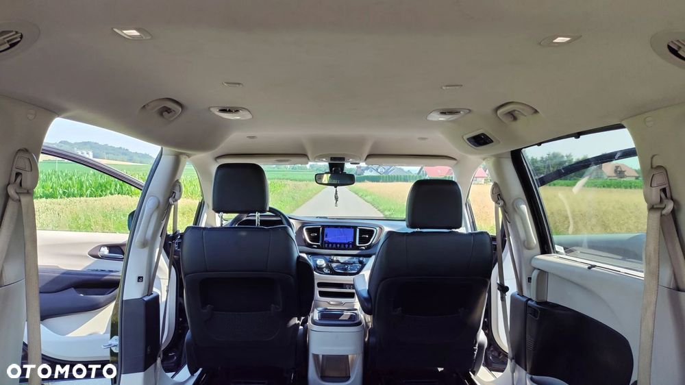 Chrysler Pacifica - 17