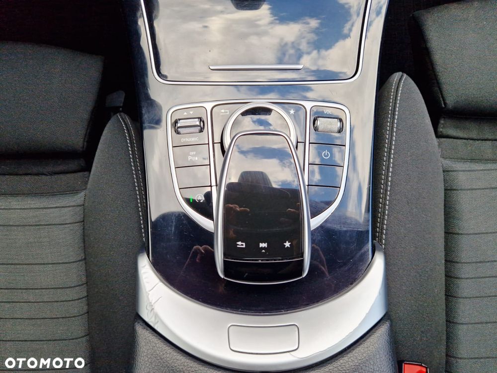 Mercedes-Benz Klasa C 220 CDI DPF Automatik BlueEFFICIENCY Elegance - 24