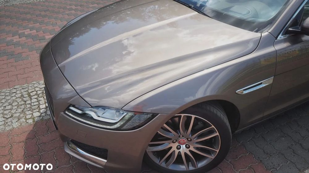Jaguar XF 3.0 TDV6 Prestige - 4