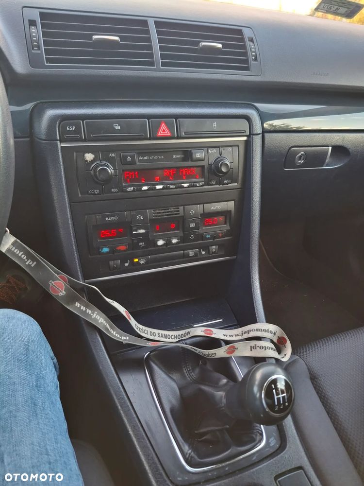 Audi A4 Limousine - 8