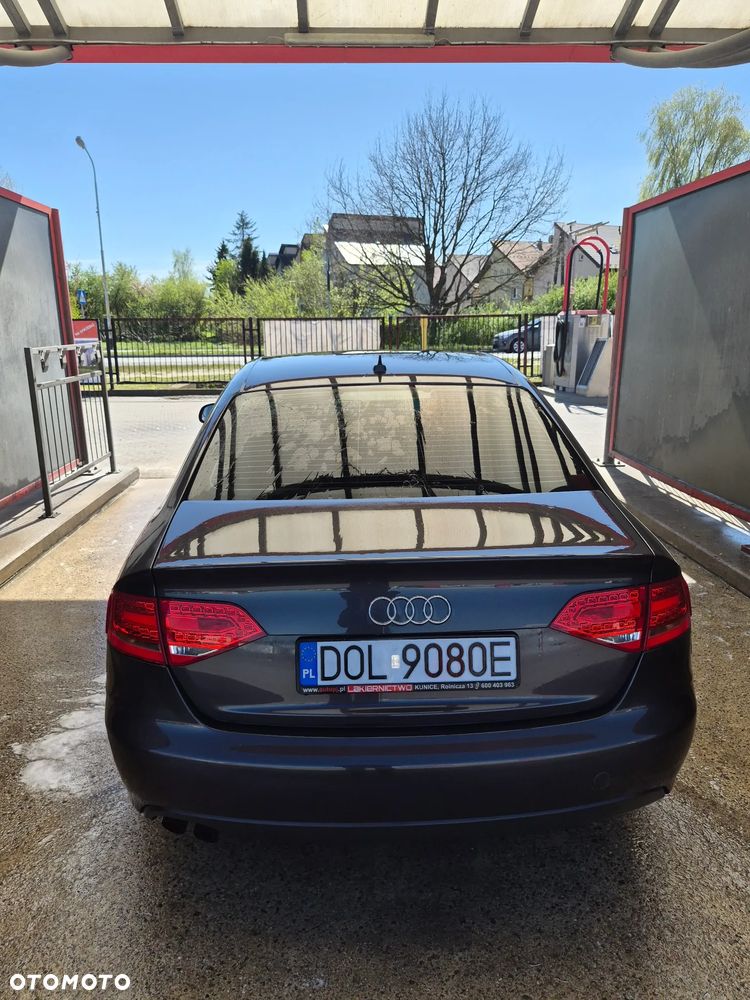Audi A4 Limousine - 4