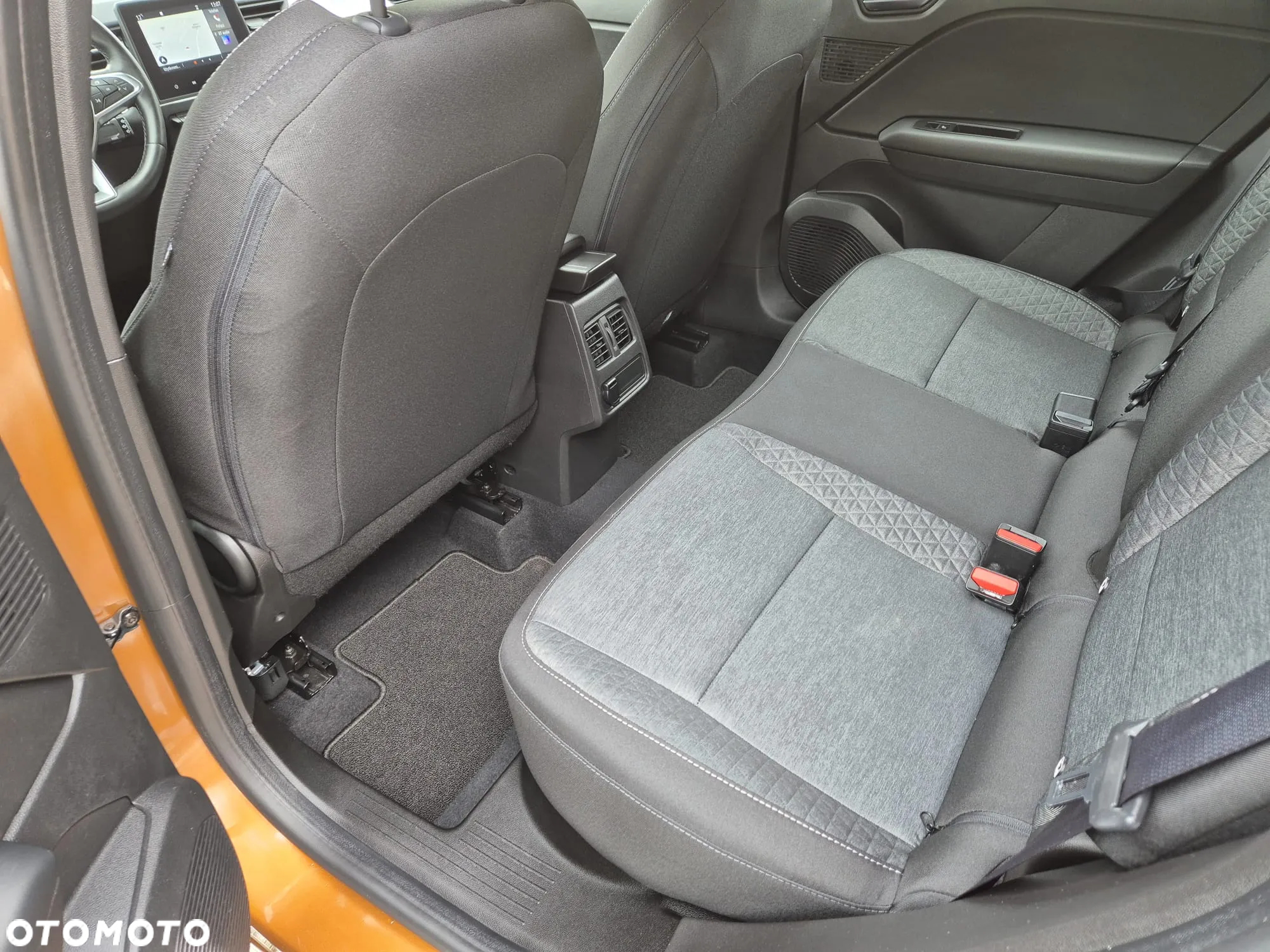 Renault Captur 1.3 TCe mHEV Techno - 17