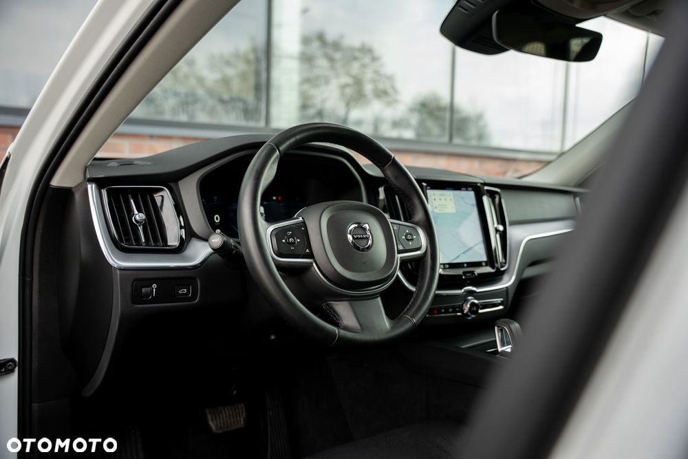 Volvo XC 60 B4 D Geartronic Momentum Pro - 23