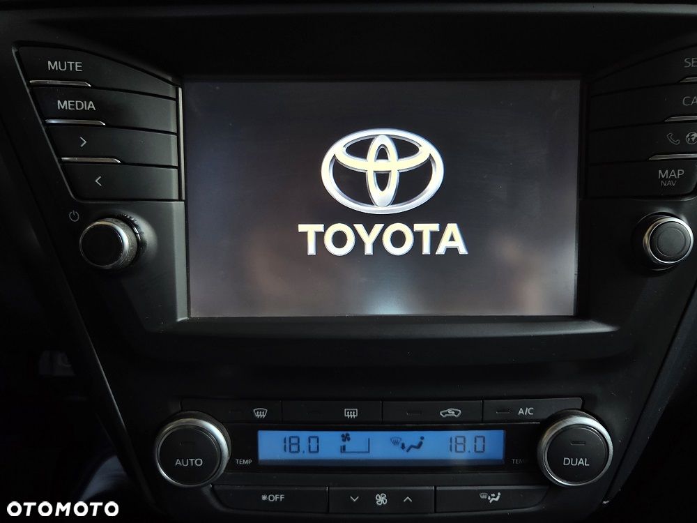 Toyota Avensis 1.8 Comfort - 17