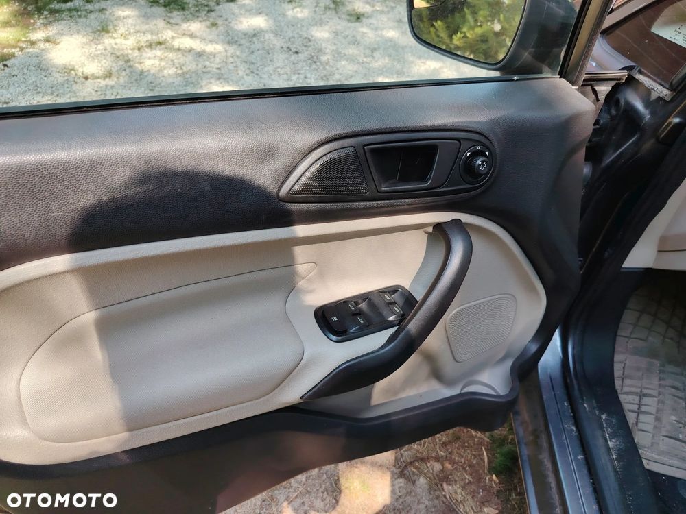 Ford Fiesta - 9