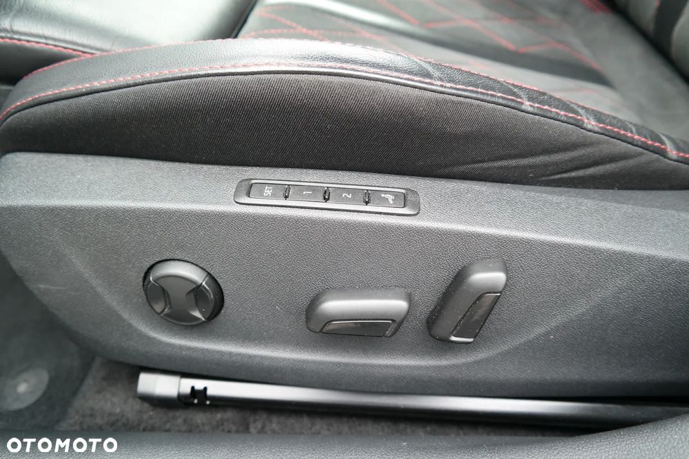 Skoda Octavia 2.0 TDI DSG 4x4 RS - 11