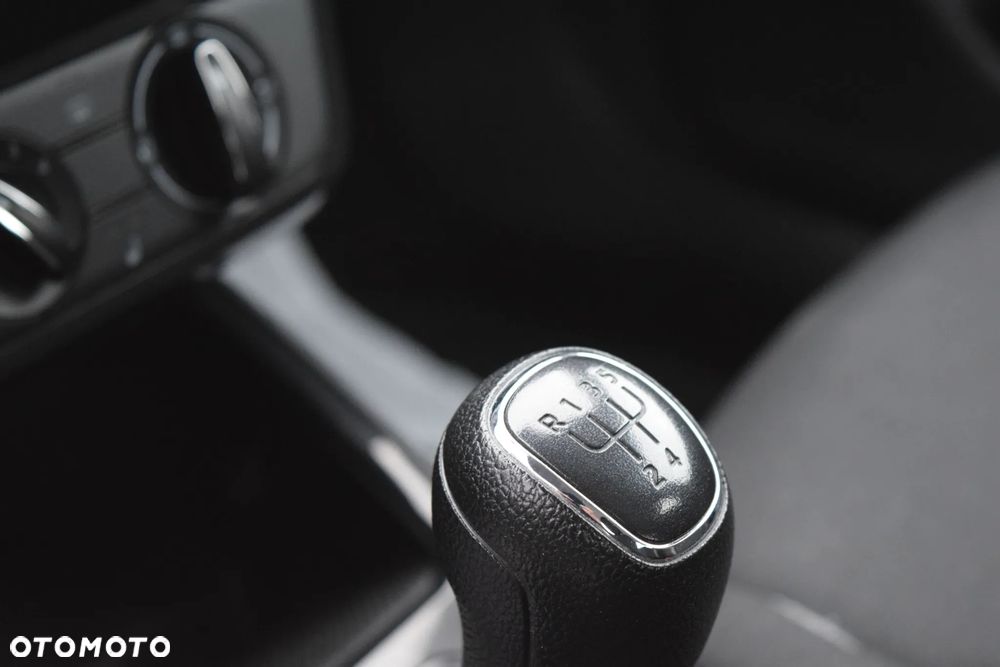 Skoda Fabia 1.0 MPI Style - 25