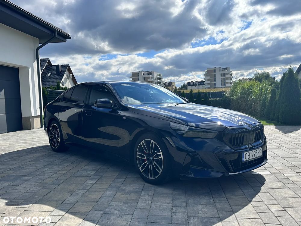 BMW Seria 5 M550i xDrive - 16