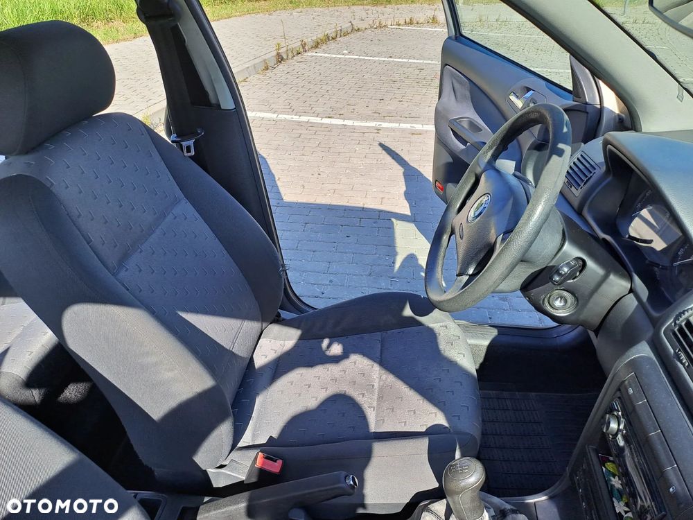 Skoda Octavia 1.6 Tour - 14