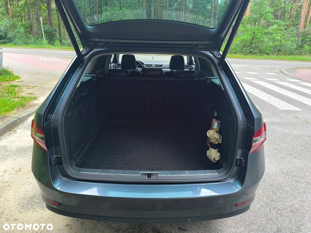 Skoda Superb 2.0 TDI Style - 23