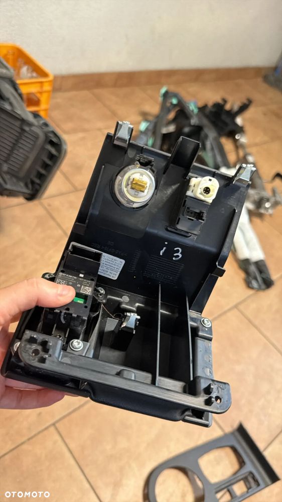 9283144 GNIAZDO BMW I3 - 3
