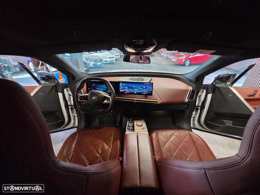 BMW iX xDrive 40 Pack Desportivo - 32