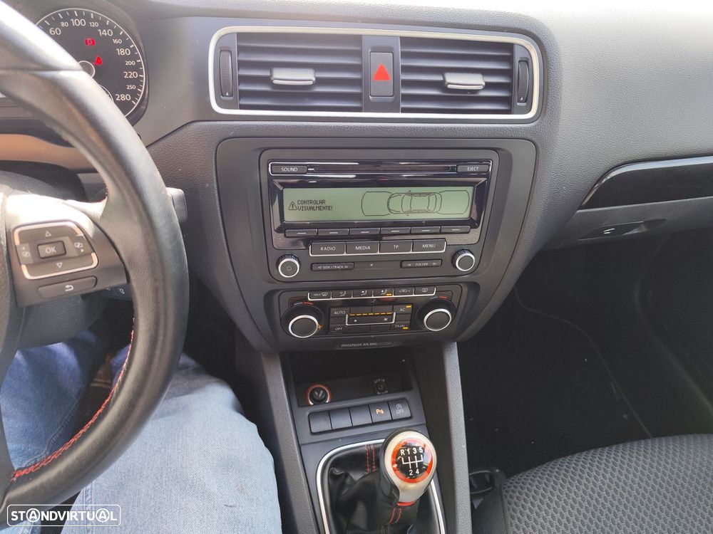 VW Jetta 1.6 TDi Trendline - 18