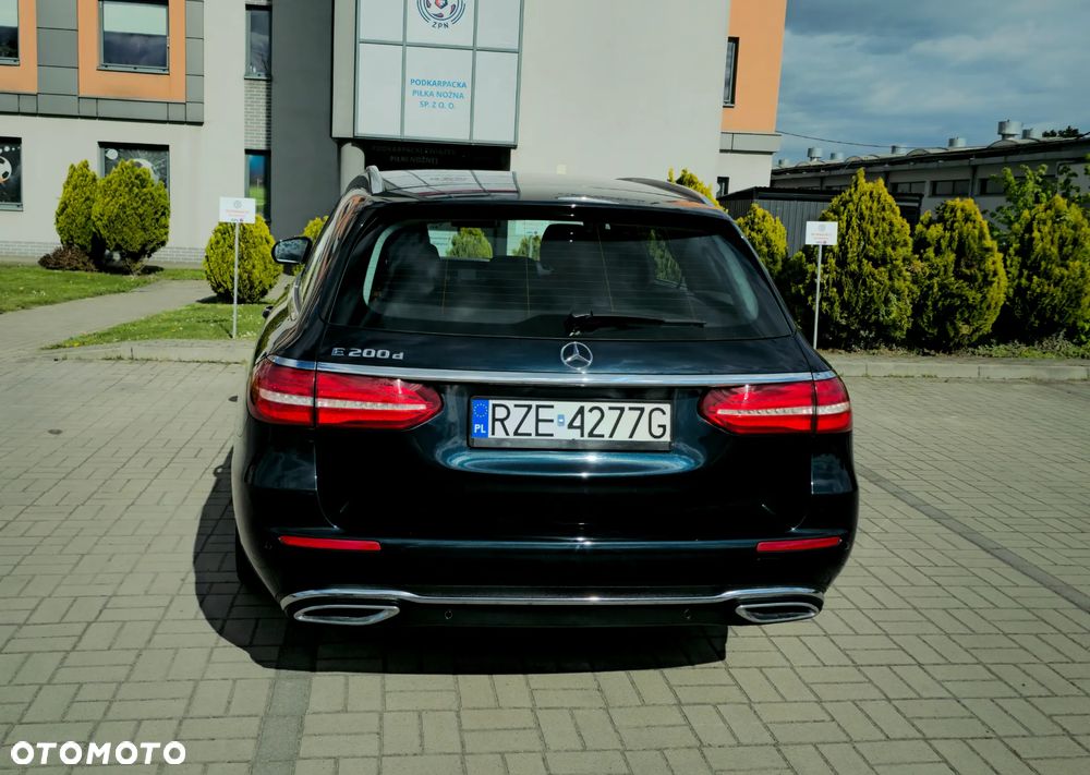 Mercedes-Benz Klasa E 200 d 9G-TRONIC Exclusive - 6