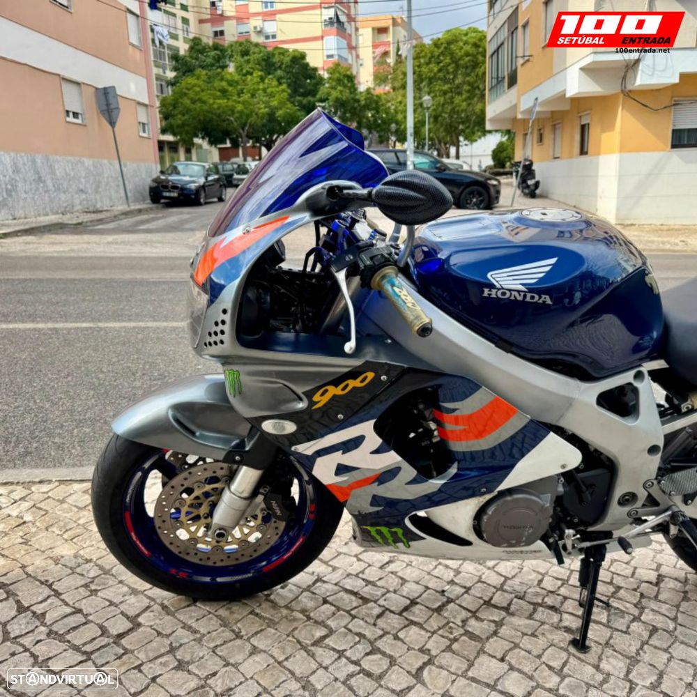 Honda CBR 900 RR - 30