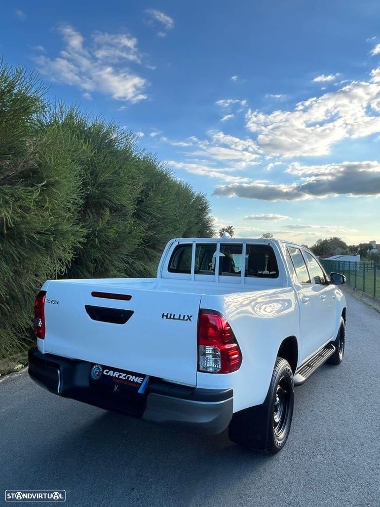 Toyota Hilux 2.4 D-4D 4WD CD CH Aut. - 11