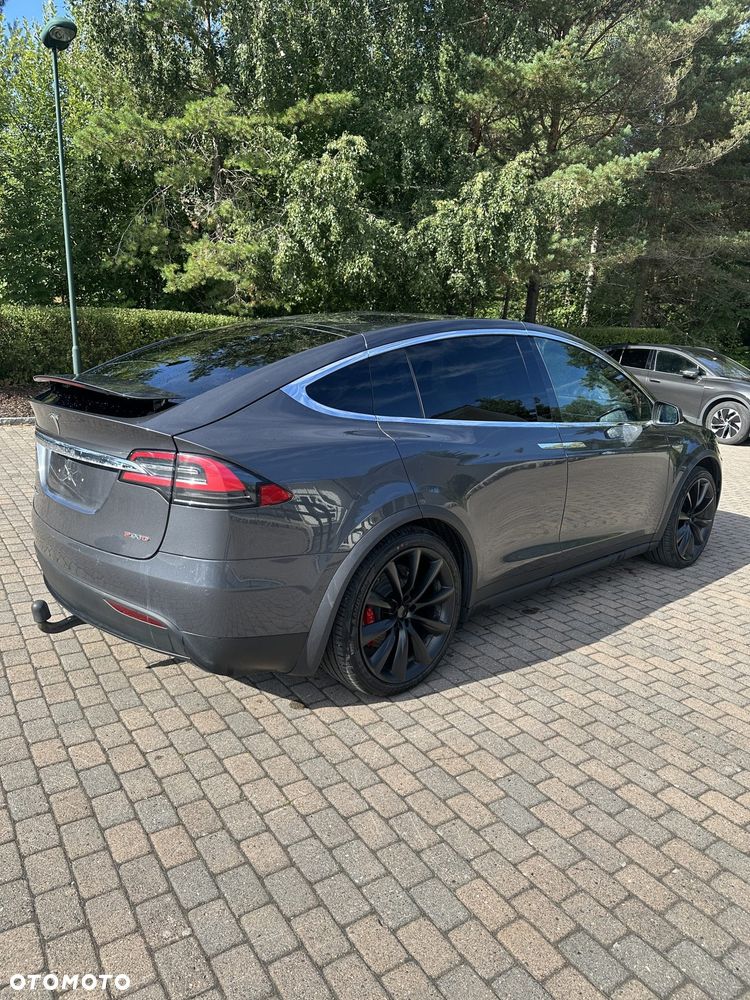 Tesla Model X - 3