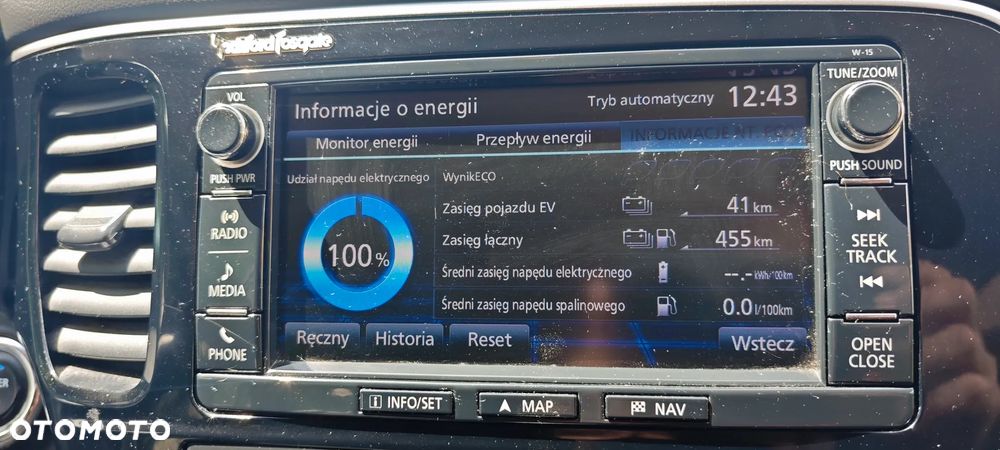 Mitsubishi Outlander Instyle NAVI + - 32