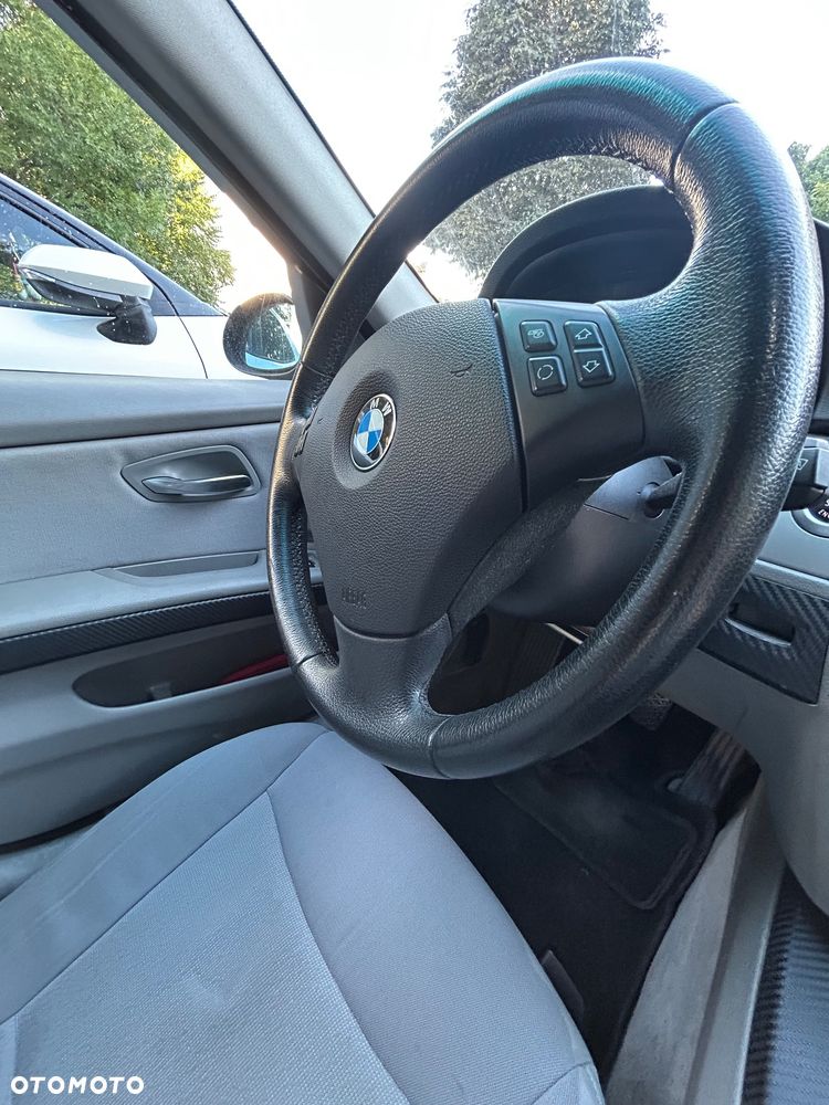 BMW Seria 3 318d - 16