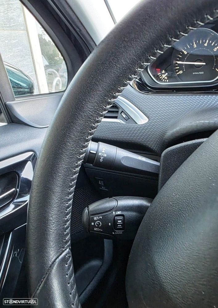 Peugeot 208 1.2 PureTech Style - 18