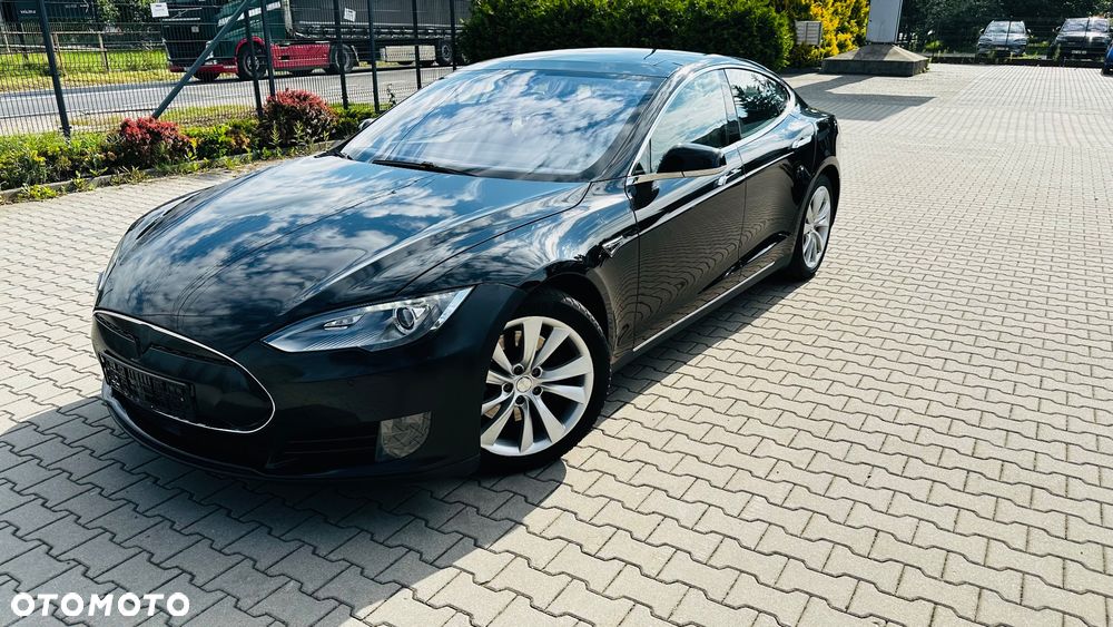 Tesla Model S - 10