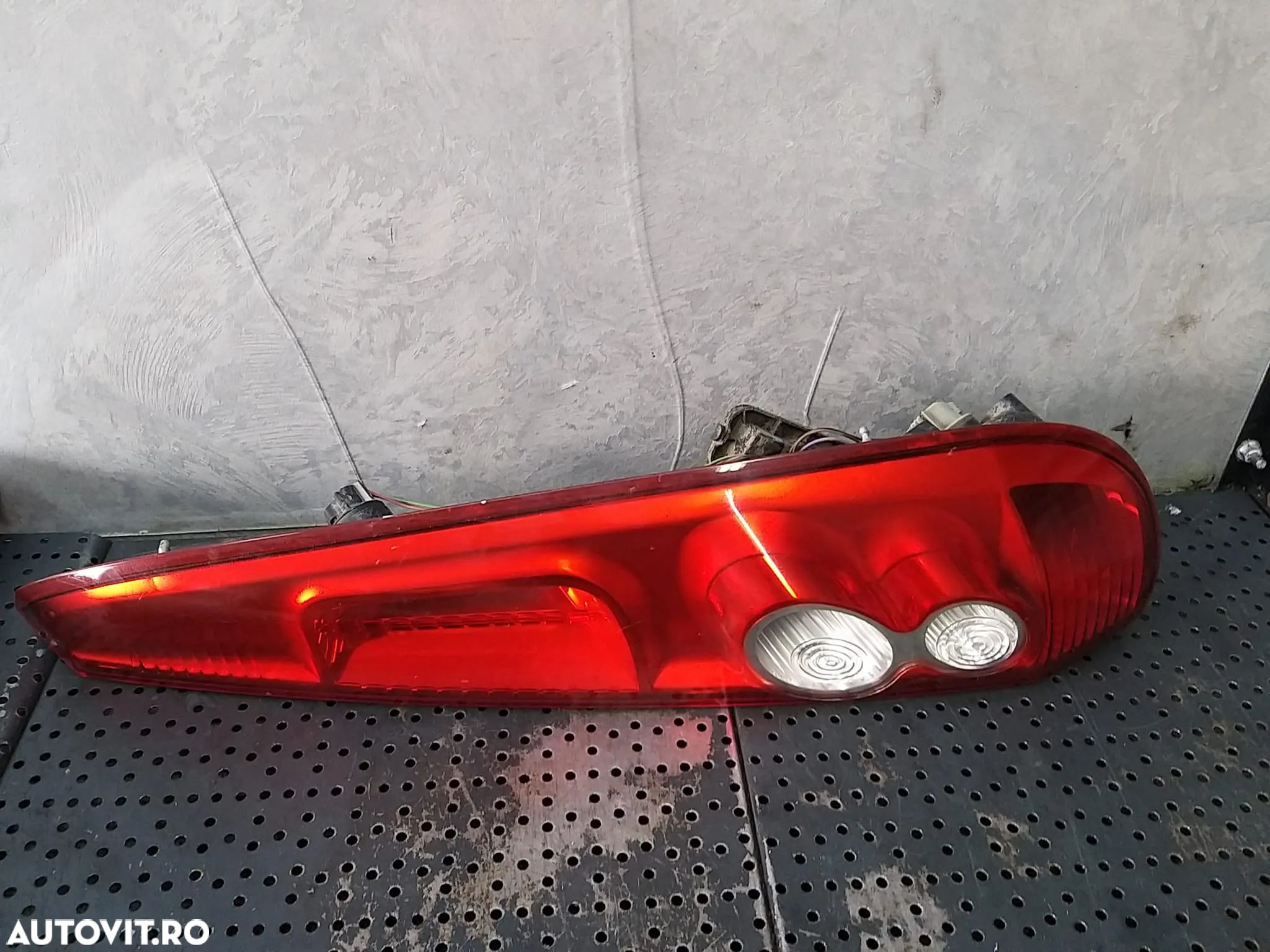 Stop tripla lampa dreapta ford fiesta 5 hatchback facelift jh jd 6s6113404a - 1