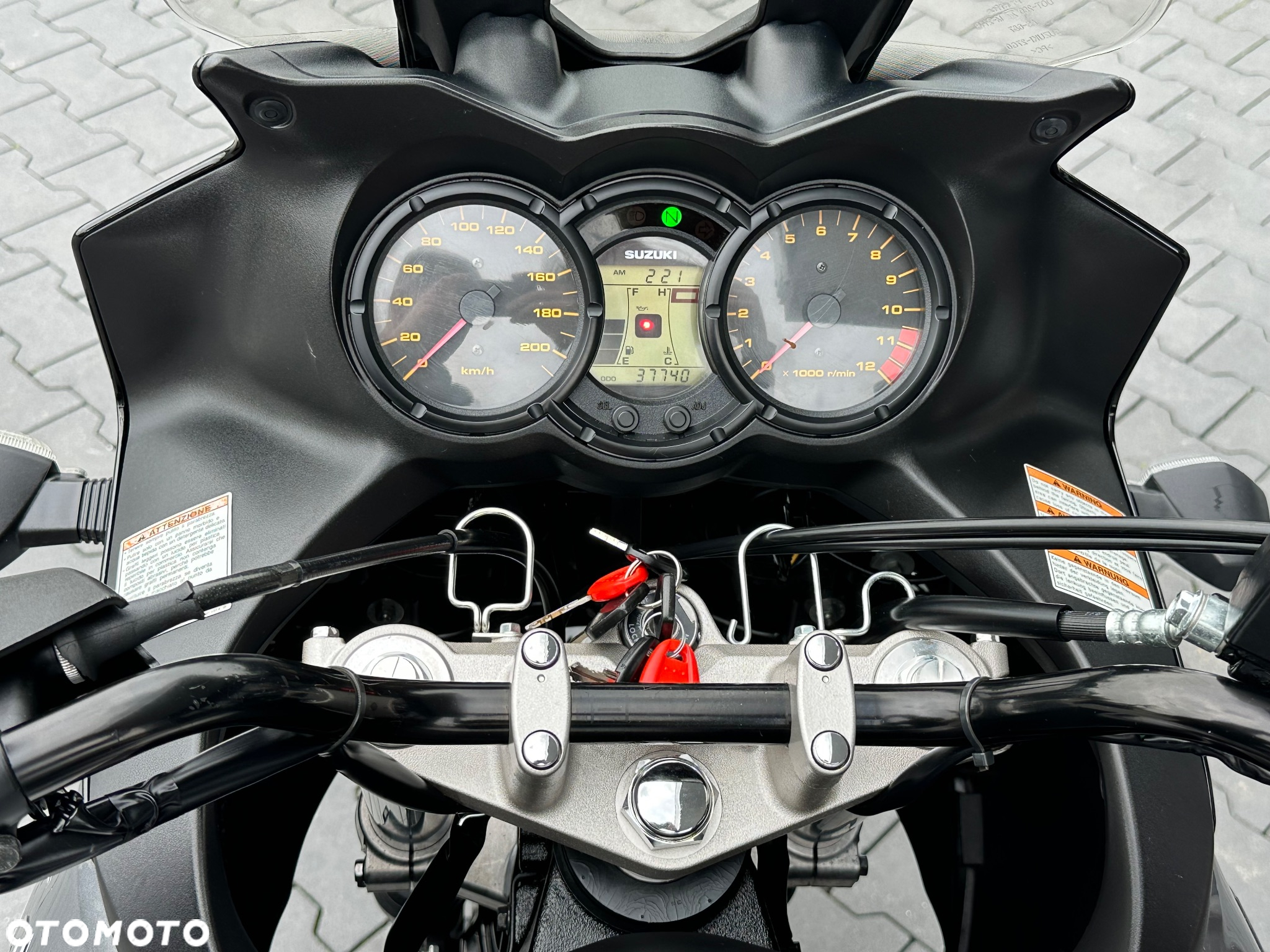 Suzuki V-STROM - 24