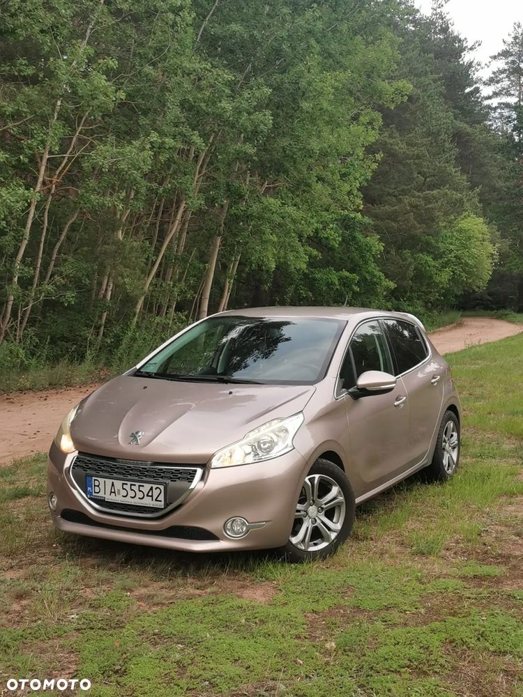 Peugeot 208 - 1