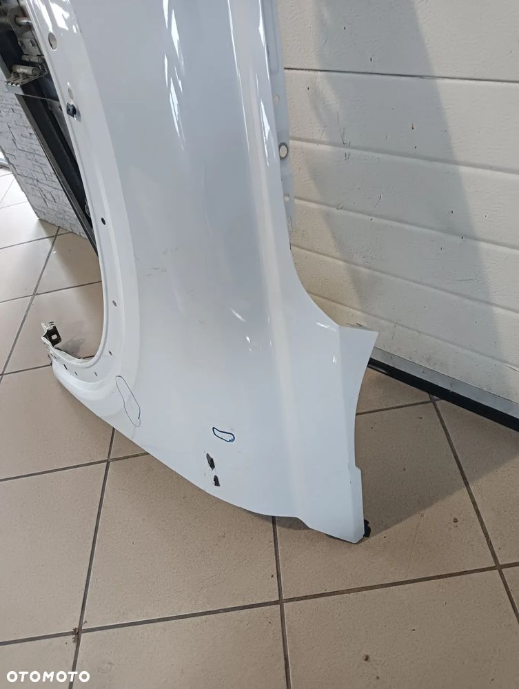 Audi Q4 E Tron lewy blotnik przedni - 2