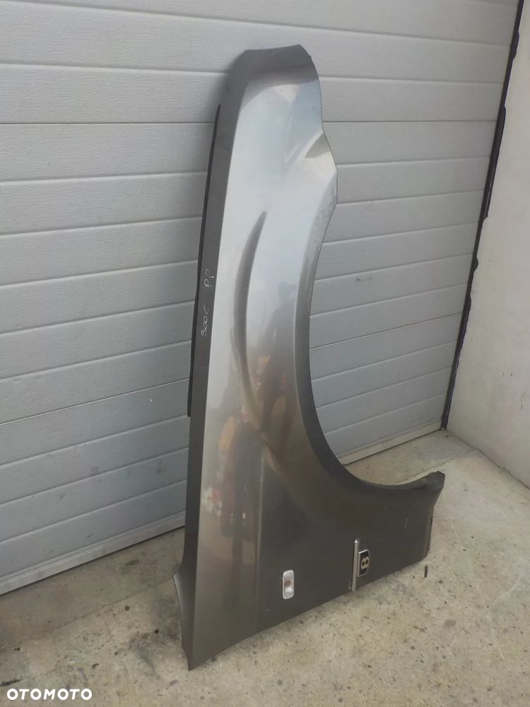 CHRYSLER 300C BŁOTNIK PRAWY PRZÓD PRZEDNI - 2