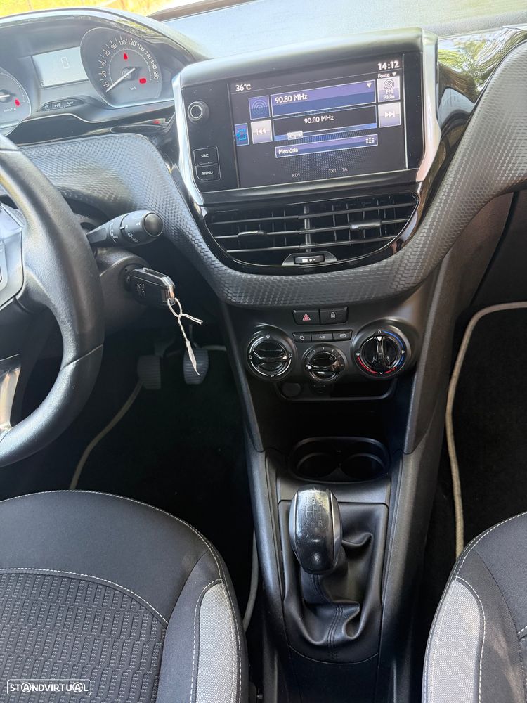 Peugeot 208 1.2 PureTech Style - 12