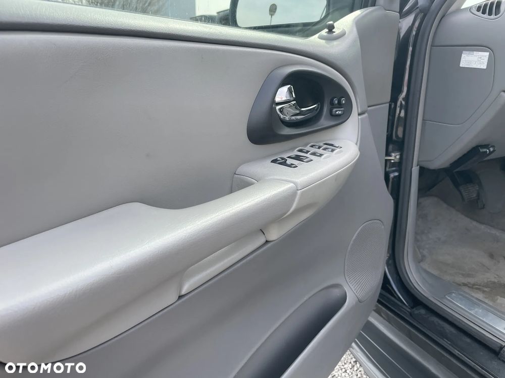 Chevrolet Trailblazer 4.2 LS - 17