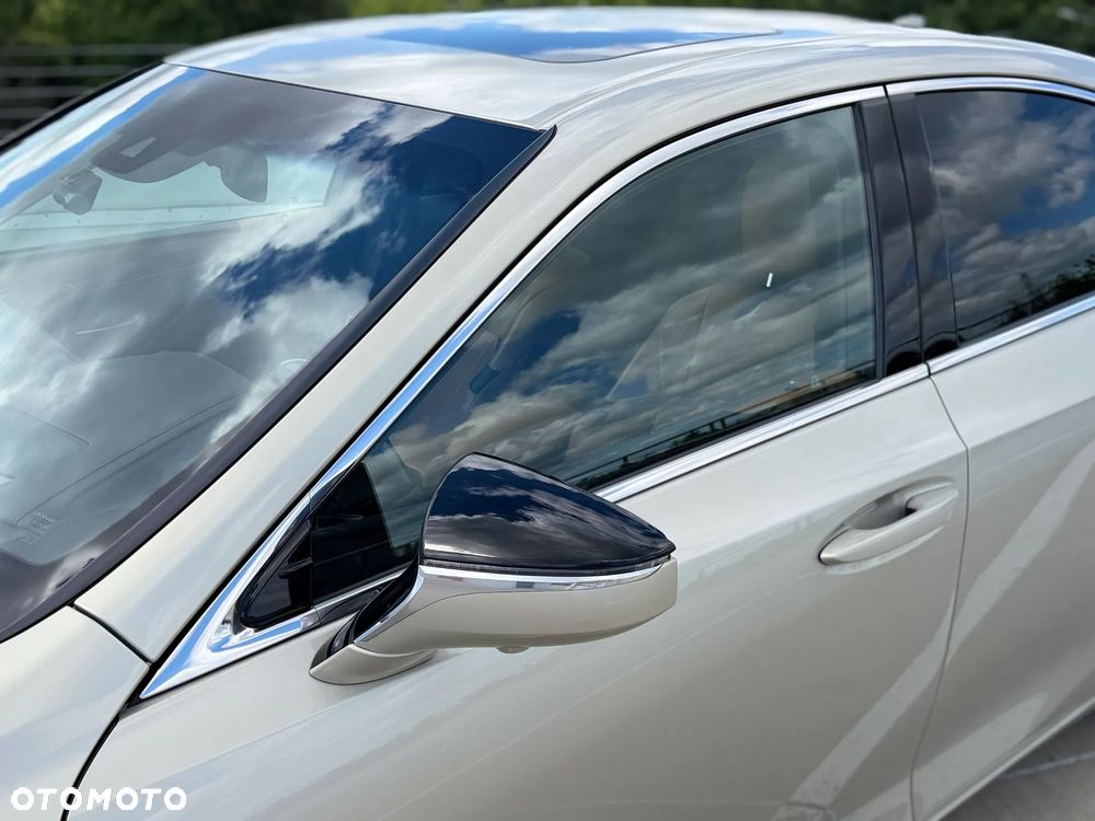 Lexus ES 300h Omotenashi - 7