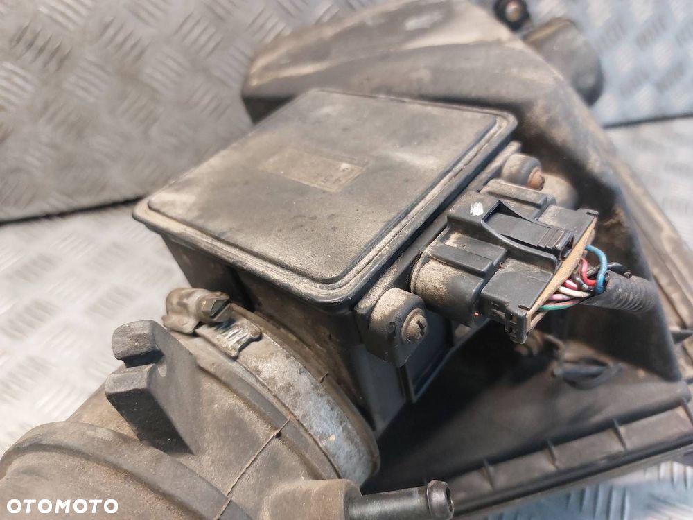 OBUDOWA FILTRA PRZEPŁYWOMIERZ RURA DOLOT MITSUBISHI CARISMA I E5T05271 - 7