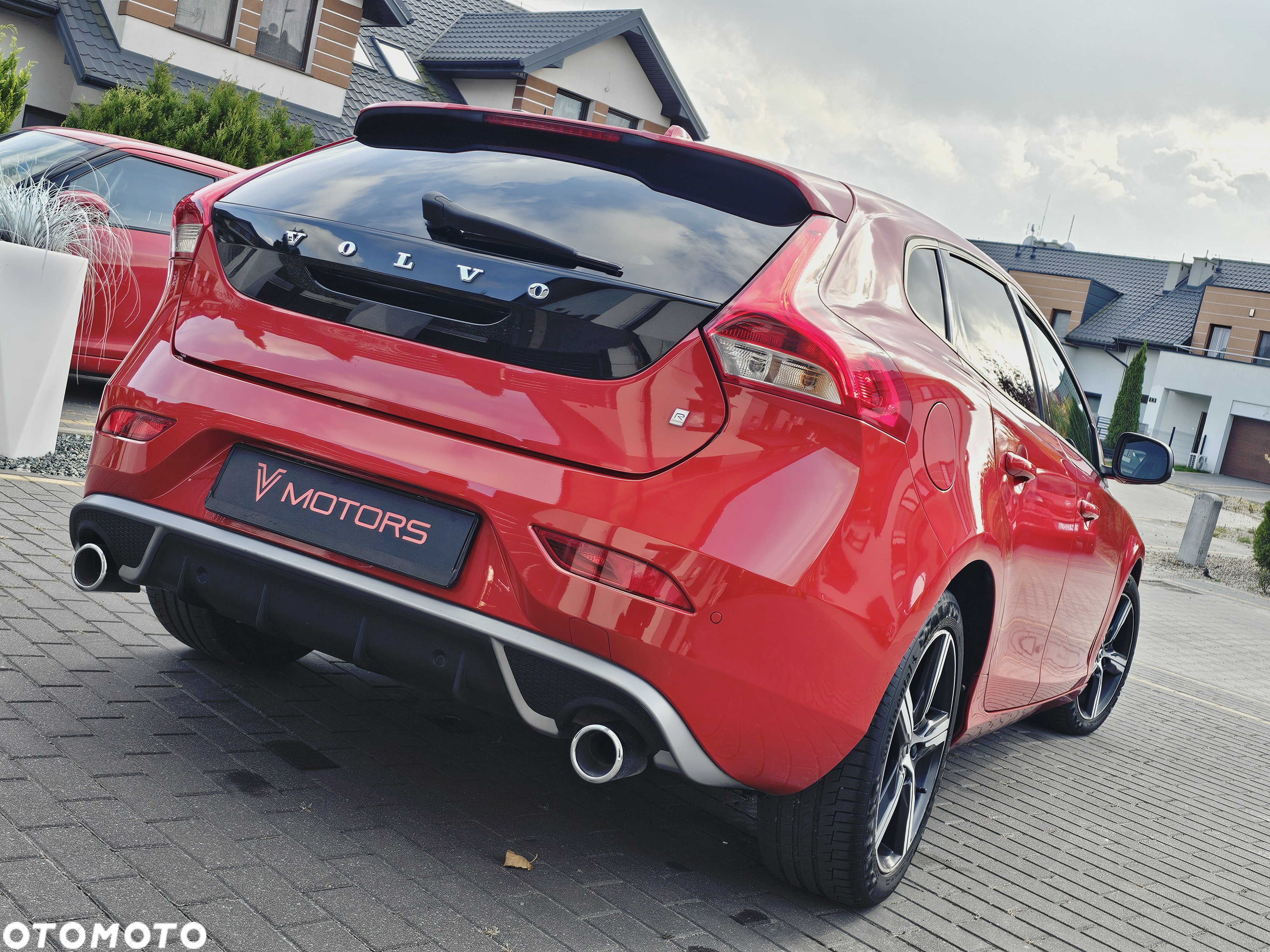 Volvo V40 D2 Drive-E R-Design Momentum - 4